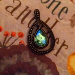 (D25) Stunning Pendant